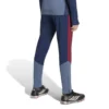 adidas-calcas-de-fato-de-treino-para-jovens-treinamento-fc-bayern-munich-26-27-1.webp adidas - Calças de treino para jovens Treinamento FC Bayern Munich 26/27 – Night Indigo / Preloved Ink