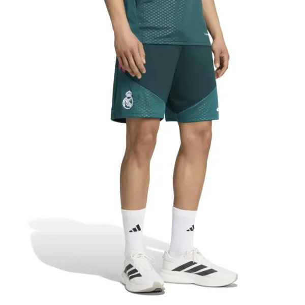 adidas-calcoes-treinamento-real-madrid-26-27-tiro26-competition-training.webp adidas - Calções Treinamento Real Madrid 26/27 Tiro26 Competition Training – Masculino – Regular Aurora Ivy / Wild Pink