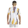 adidas - Camiseta de manga curta Antes do jogo Real Madrid 24/25 – Masculino – White / Crew Orange / Charcoal / Glow Blue