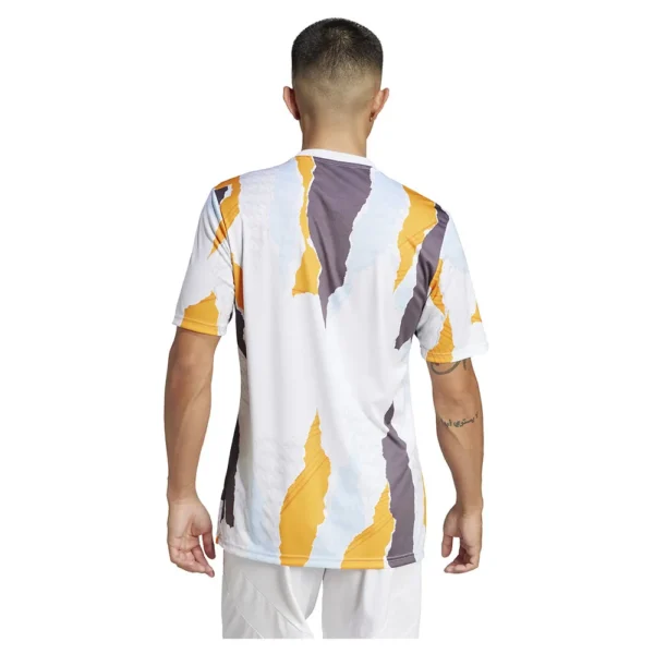 adidas - Camiseta de manga curta Antes do jogo Real Madrid 24/25 – Masculino – White / Crew Orange / Charcoal / Glow Blue