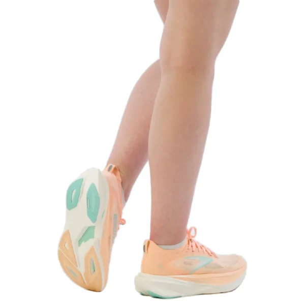 Brooks Tênis de corrida Hyperion Max 3 – Feminino – Coral / Yucca / Coconut