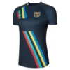 nike-camiseta-de-manga-curta-feminina-antes-do-jogo-visitante-fc-barcelona-22-23-dri-fit.webp Nike - Camiseta de manga curta feminina Antes do jogo Visitante FC Barcelona 22/23 Dri Fit – Feminino – Obsidian / Obsidian / Club Gold
